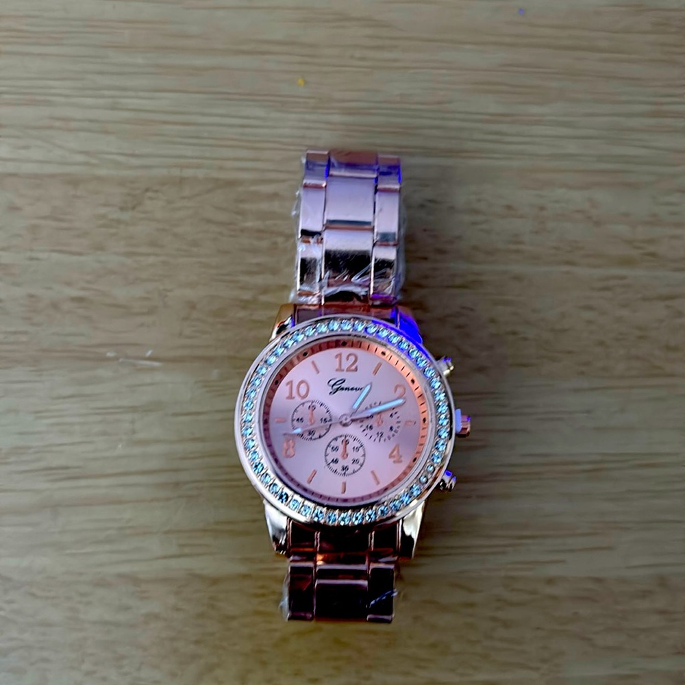 New Stainless Steel Rhinestone Rose Golden Women’s Luxury Quartz Watch